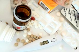 Френските власти предупредиха че противовъзпалителните лекарства които масово се употребяват