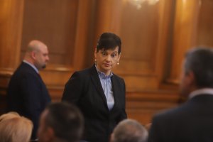 Грубото почти безцеременно отношение на управляващите към протестиращите медицински сестри