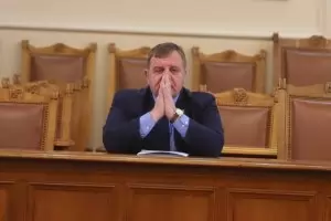 Каракачанов прогнозира извънредно положение и след 13 април