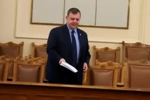 Каракачанов: Пускат компромати, за да не изкараме мандата си
