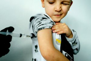 Възобновяването на плановата лечебна и оперативна дейност както на имунизациите