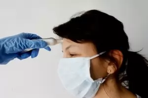 България ще пуска туристи от 10 държави само с отрицателен PCR тест