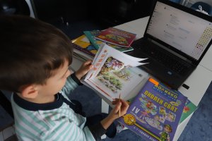 Олекотеното ваканционно дистанционно обучение на което тази седмица преминаха учениците