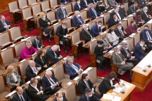 Страховита препирня избухна в Народното събрание по въпроса за срока