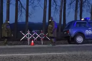 Полиция блокира Банско заради карантината