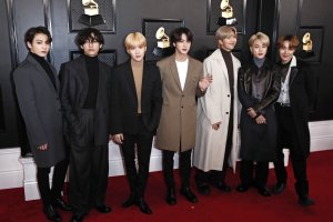 Членовете на кей поп сензацията BTS напускат сцената поне за