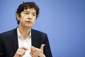 Извънредните мерки забавят епидемията
и може да траят година