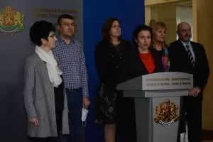 Властта и бизнесът: Имаме храни за две години напред  