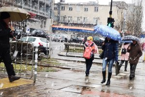 Жълт код за валежи от дъжд и вятър е издаден