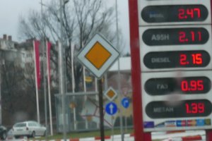 Автомобилните горива в България остават доста скъпи въпреки рекордно