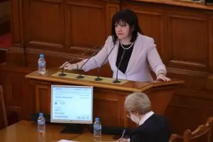 Парламентът спира с редовните заседания