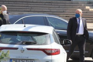 Надяваме се в началото на лятото тази криза да е