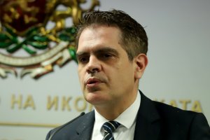 Всяка една теза че една банка работи с конкретни юридически