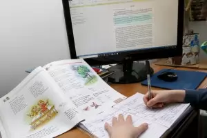 Училищата и градините остават затворени до 12 април