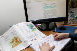 Училищата и детските градини и ясли остават затворени до 12