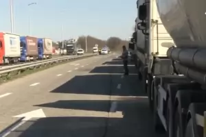 Близо 400 български камиона са блокирани в Европа