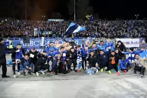 Фенове влязоха в съблекалнята на "Левски" преди дербито