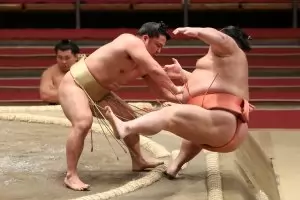 Аоияма спечели четвърта поредна победа