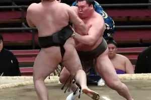 Осма победа гарантира на Аоияма положителен баланс