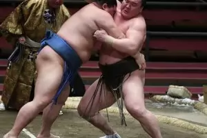 Аоияма вече е еднолично начело в Осака