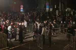 Стотици бяха на литургията пред храм "Ал. Невски" (ГАЛЕРИЯ)