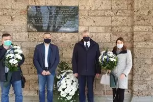 Насред кризата ГЕРБ и СДС отбелязаха атентата в „Св. Неделя”