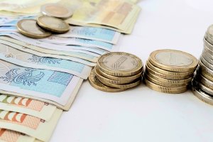 Тежка битка около регулирането на дейността на фирмите за събирания