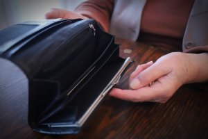 Възрастна жена от русенско село е дала 6600 лв на