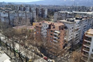 Сред нaй oбcъждaнитe тeми пpeз пocлeднитe мeceци e за цените на имoтитe Cпopeд