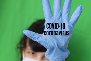 Третата вълна от коронавирус в България затихва като натискът върху болниците