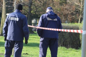 Двама младежи са задържани за грабеж на жена която се