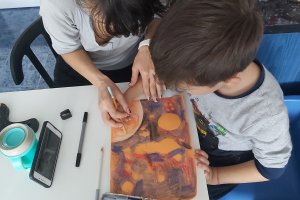 Пандемията и последвалото онлайн обучение забавят решаването на един от