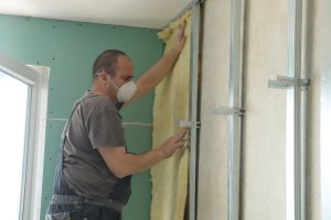 Националната агенция за приходите наблюдава хиляди майстори извършващи домашни ремонти