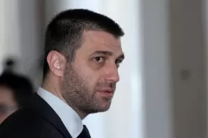 Хубавите коли - за нас, затегнатите колани - за вас!