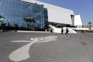 Кан няма да мине онлайн, дори всичко да рухне