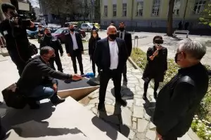 Новата заповед за маските има куп слабости (галерия)