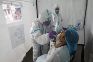 САЩ: Китай не може да се справи с новата вълна на COVID-19 