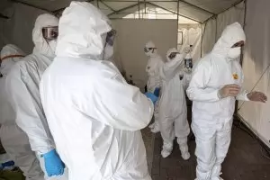 Кипър слага електронни гривни на болните с леки симптоми