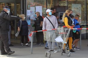Затваряне на фитнеси плувни басейни образователни центрове и спортни комплекси