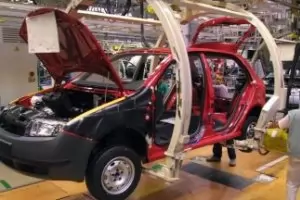 Продажбите на автомобили в Европа се сринаха с над 50%