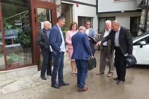 Нинова тръгна да спасява Северозапада