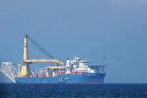 Корабът за завършване на Северен поток-2 пристигна в Германия