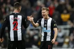 Нападател на "Нюкасъл" пасе овце по време на карантината