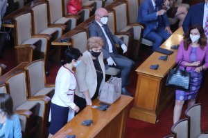 Народното събрание възстановява от днес нормалната си работа Депутатите вече