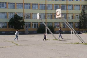 Деца са се били и са стреляли с огнестрелно оръжие