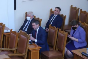 Въпреки че извънредното положение ще бъде отменено след 13 май