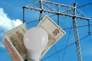 Токът за бита ще поевтинее с около половин процент средно за