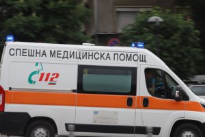 Мъж с коронавирус е издъхнал в линейка изчаквайки да бъде