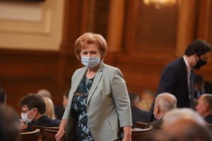 Шефката на бюджетната комисия Менда Стоянова отново отказа да гласува