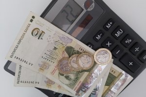 124 800 българи получават заплата по висока от максималния осигурителен доход за страната 